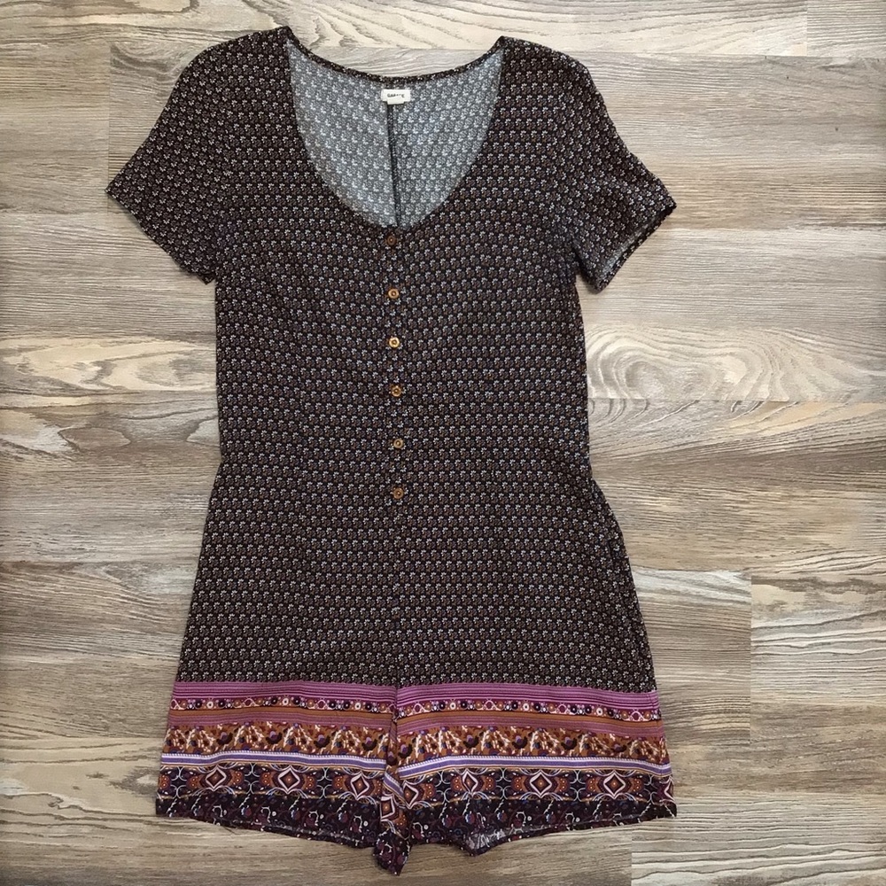 Garage BOHO Black Floral Print Short Sleeve Romper Small